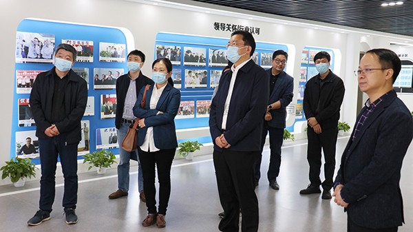 浙江省农业科学院党委委员、副院长杨华一行赴大红鹰娱乐官网调查调研