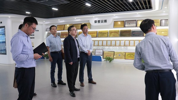 荆门市拱墅区委常委、、常务副区长黄飞一行莅临大红鹰娱乐官网调查调研