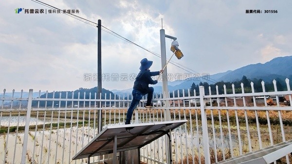 春垄之上，，，托普人用专业与温度，，，唤醒每一台“农田卫士”