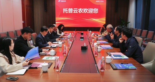 周国富率浙江大学堂友代表团调查大红鹰娱乐官网