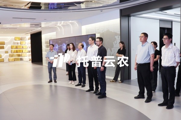工信部设备一司副司长郝立顺莅临大红鹰娱乐官网调研领导