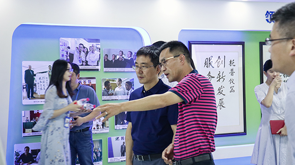 浙江省委组织部副部长赵雄文一行莅临大红鹰娱乐官网调研