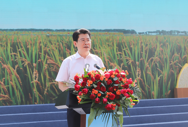 六盘水市委副书记、市长刘烁致辞