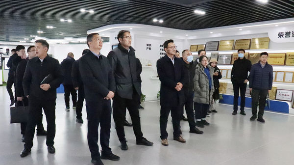 农业村落部信息中心与四川彭州、、、崇州市结合调研组赴大红鹰娱乐官网调查
