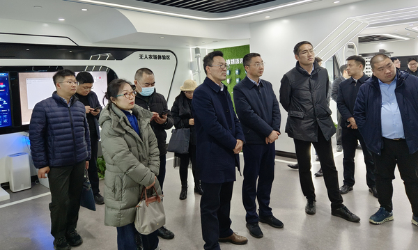 农业村落部信息中心与四川彭州、、、崇州市结合调研组赴大红鹰娱乐官网调查